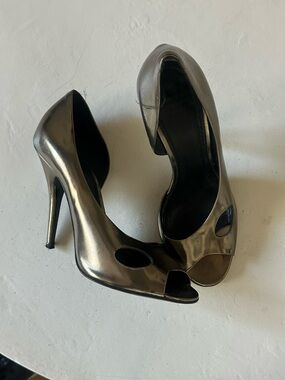 Givenchy Metallic Peep-Toe High Heel Pumps - Women's Black/Silver